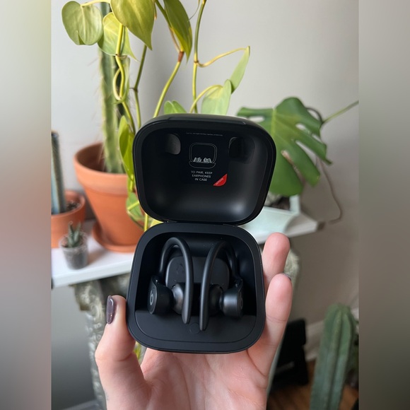 Beats - Powerbeats Pro Wireless Earbuds (Black) - Picture 10 of 16